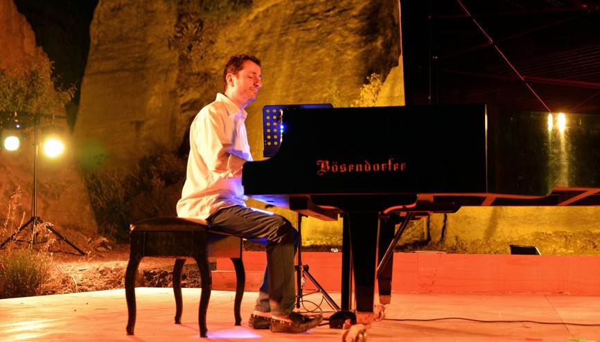 Emre Şen Gümüşlükte sahne aldı