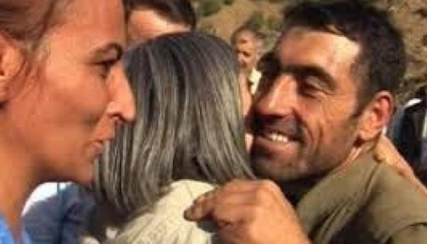 Şemdinlide yol kesip BDPlilerle kucaklaşan PKKlı terörist Menbiçte görüntülendi