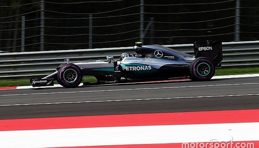 Avusturyada Rosberg lider başladı