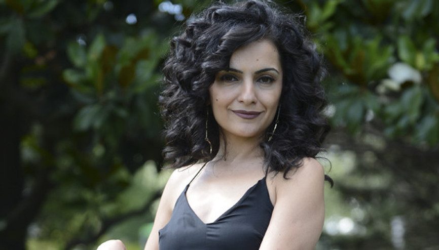 Aşkın karşısında boynum hep bükük