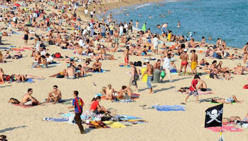 Plaj kumu çalan turiste 3000 euro ceza