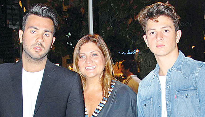 Sibel Can oğulları ile alışverişte