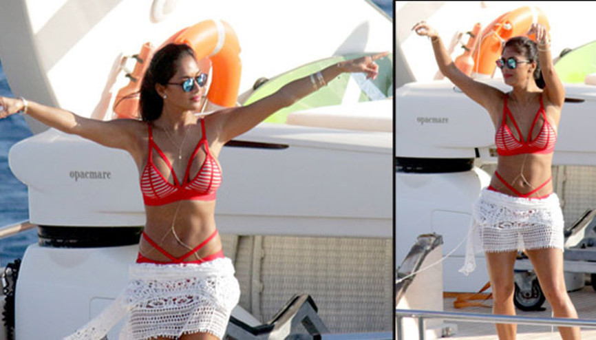 Tatil neşesiyle kendinden geçti