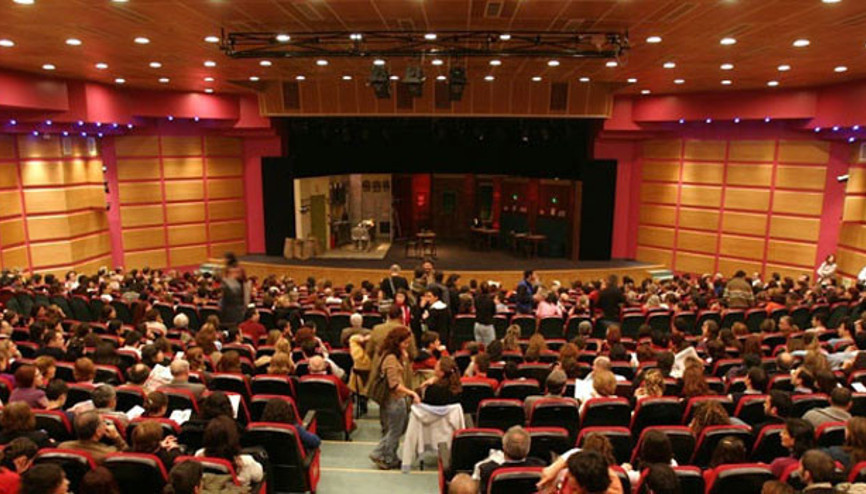 Tiyatrodaki cadı avına tepki Tiyatrodaki cadı avına tepki