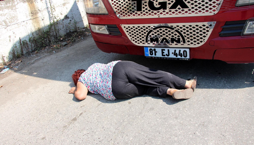 İşçilerle mahalleli birbirine girdi