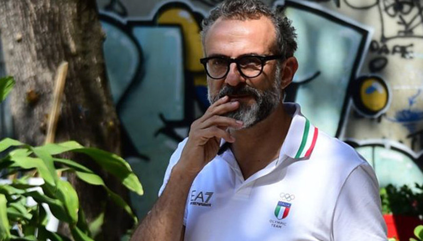 ‘Dünyanın en iyi şefi’ Olimpiyat Köyü’nden artanlarla yoksullara yemek hazırlıyor