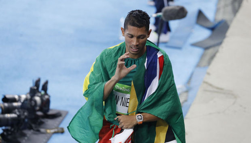 Wayde van Niekerk dünya rekoru kırdı