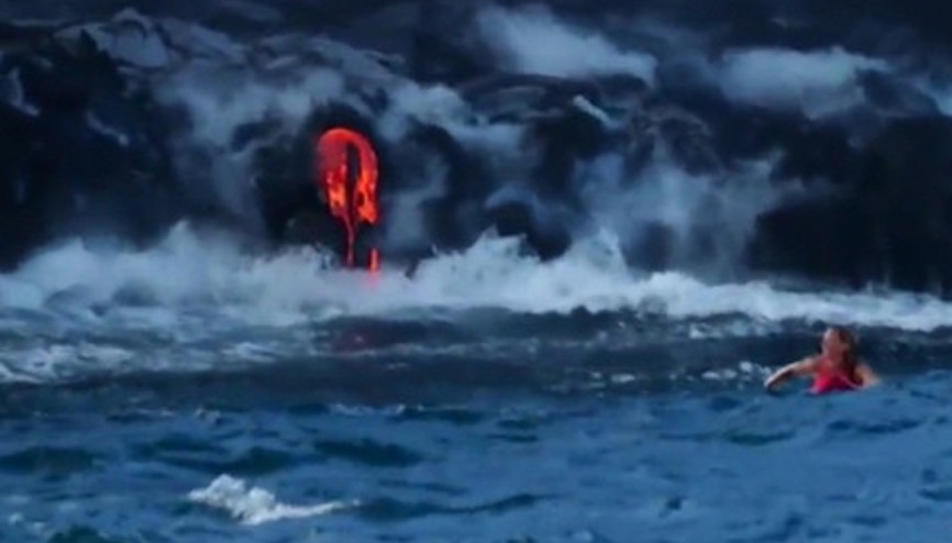 Lavlarla birlikte yüzdü