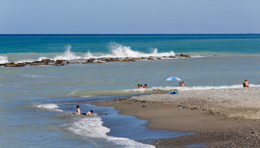 Epilepsi hastası genç gözlüğünü bulmak için girdiği denizde boğuldu