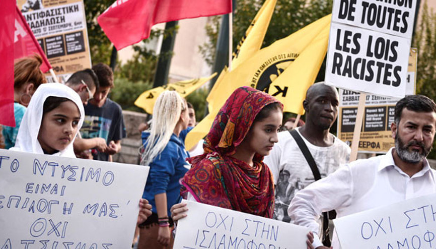 Haşema yasağı Atina’da da protesto edildi