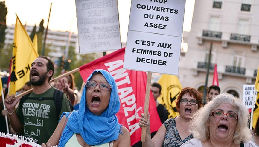 Fransa’daki haşema yasağı Atina’da da protesto edildi