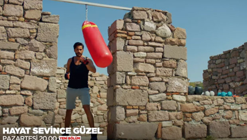 Hayat Sevince Güzel dizisinde bu hafta Zarife aşkıyla yeni bölüme damga vuracak Hayat Sevince Güzel dizisinde bu hafta Zarife aşkıyla yeni bölüme damga vuracak