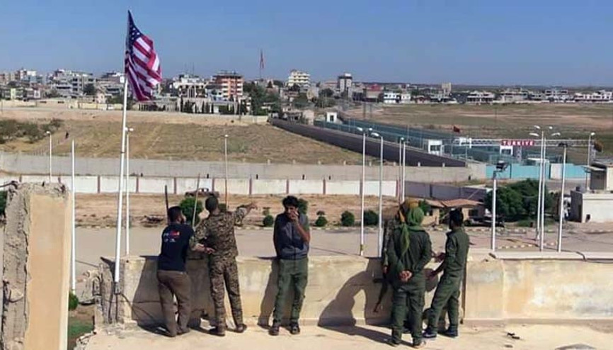 Telabyad’a ABD bayraklarını asanların fotoğrafları yayınlandı