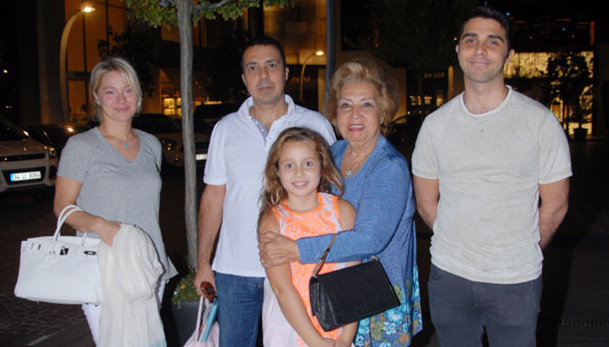 Özal ailesi alışverişte