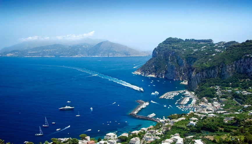 İmparatorların aşkı, ünlülerin gözdesi Capri İmparatorların aşkı, ünlülerin gözdesi Capri