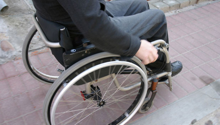 Yanlış teşhis yüzünden 40 yılını tekerlekli sandalyede geçirdi