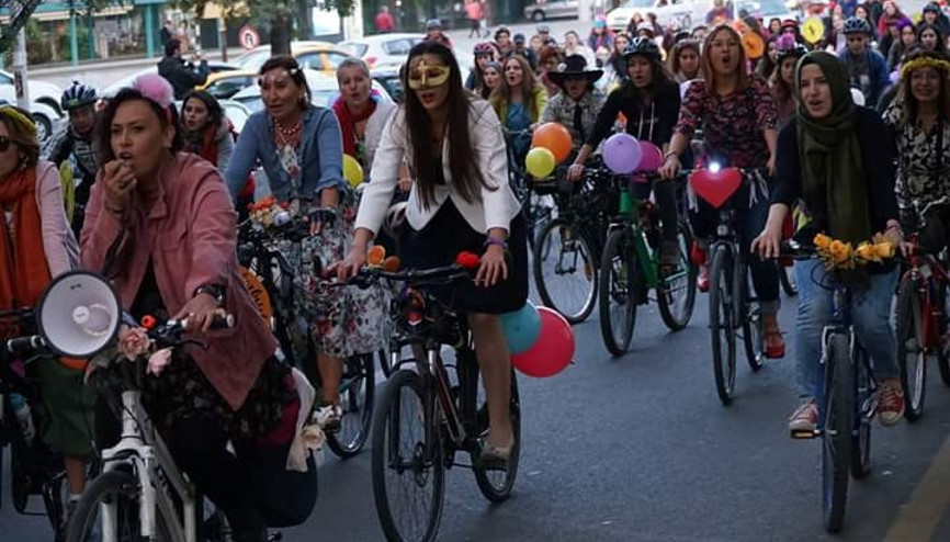 Egzoza karşı süslü pedal
