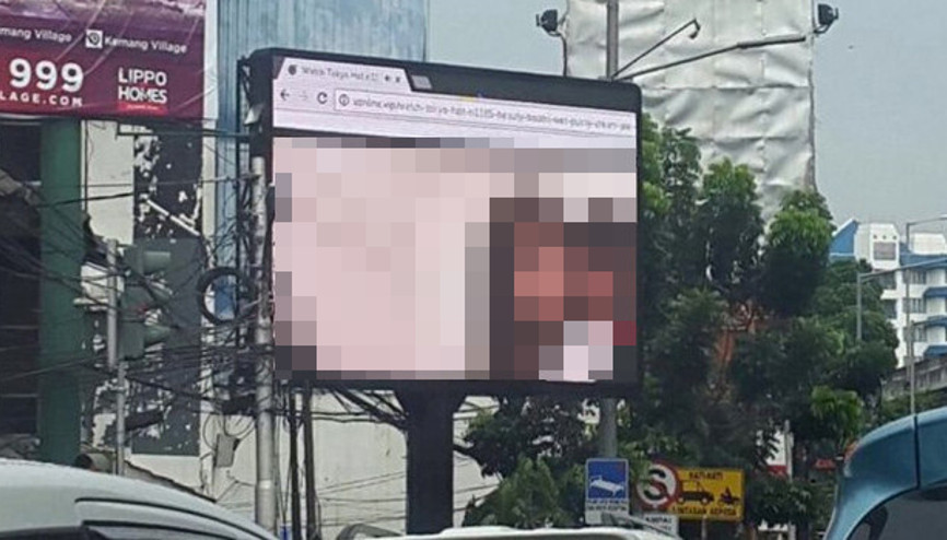 Dev ekranda porno skandalı