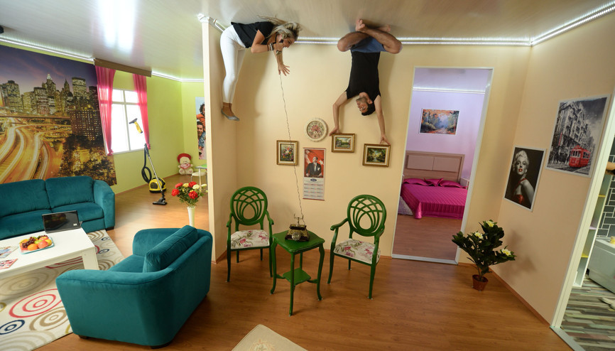 Ters evi 30 bin kişi ziyaret etti