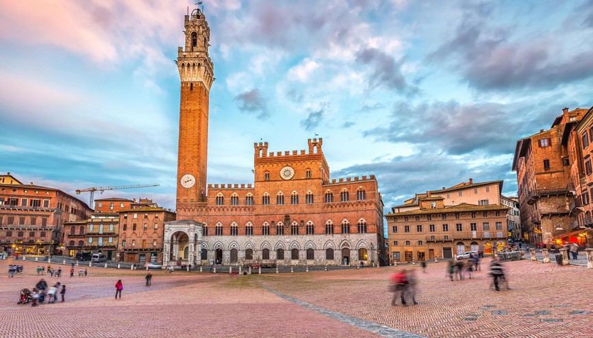 Toskanada bir Ortaçağ şehri: Siena