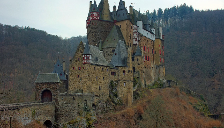 Gelmiş geçmiş en korkunç 5 perili şato