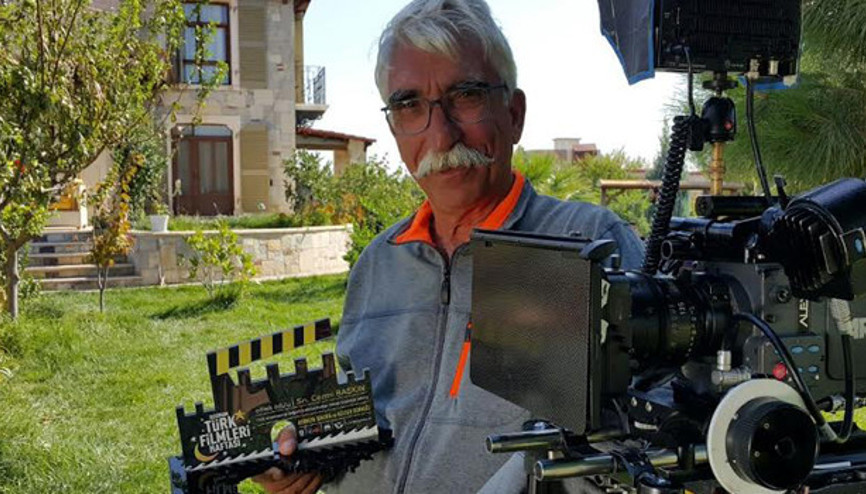 Cezmi Baskın ödülünü sette aldı