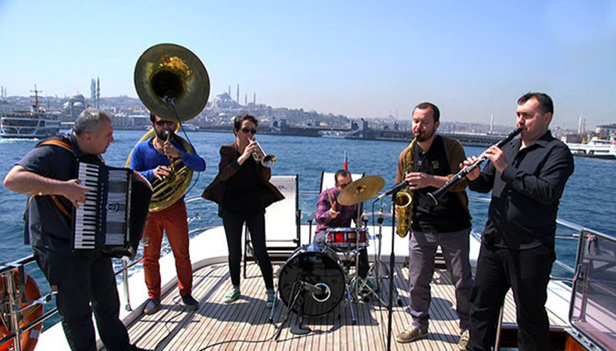 Kolektif İstanbul 32.Gün jeneriğini yeniden yorumladı