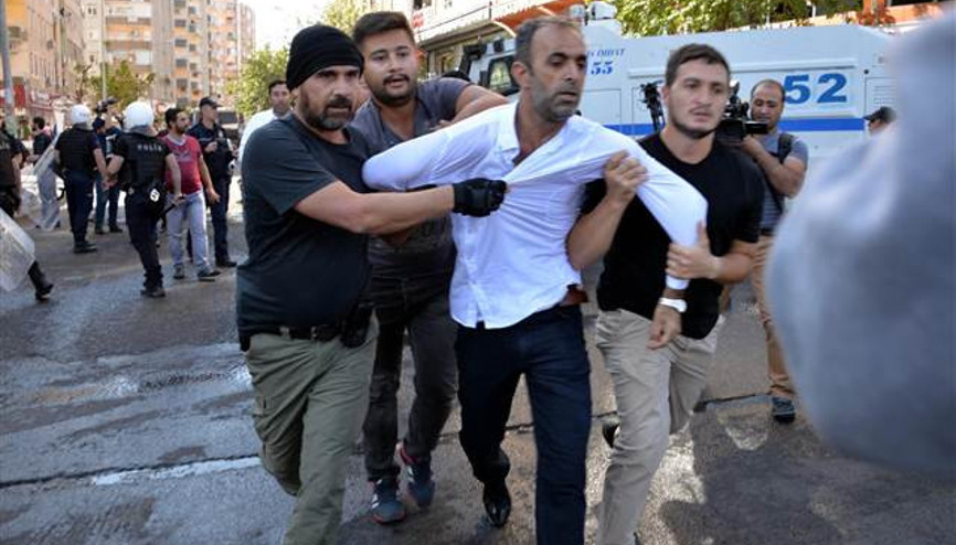 Diyarbakırda 25 kişi gözaltına alındı
