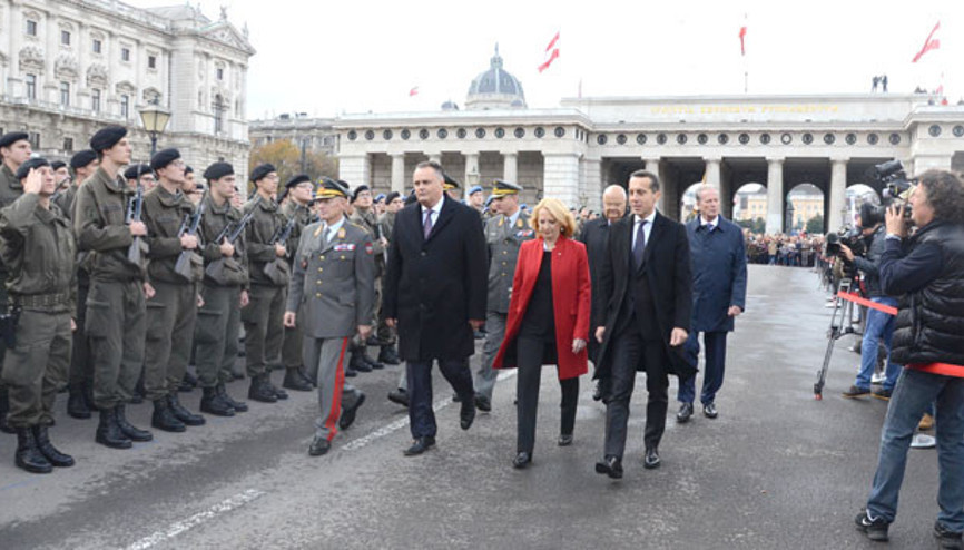 ‘Vatanseverlik yan yana durabilmektir’