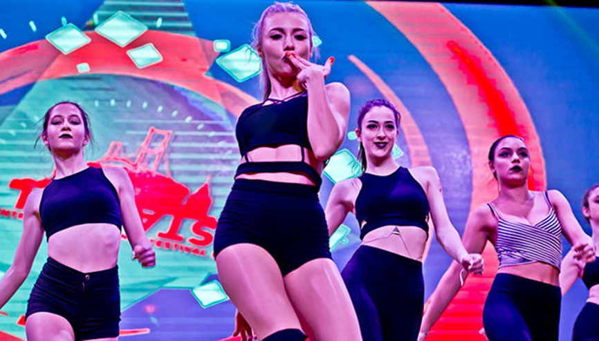 Yüksek topuklarla dans