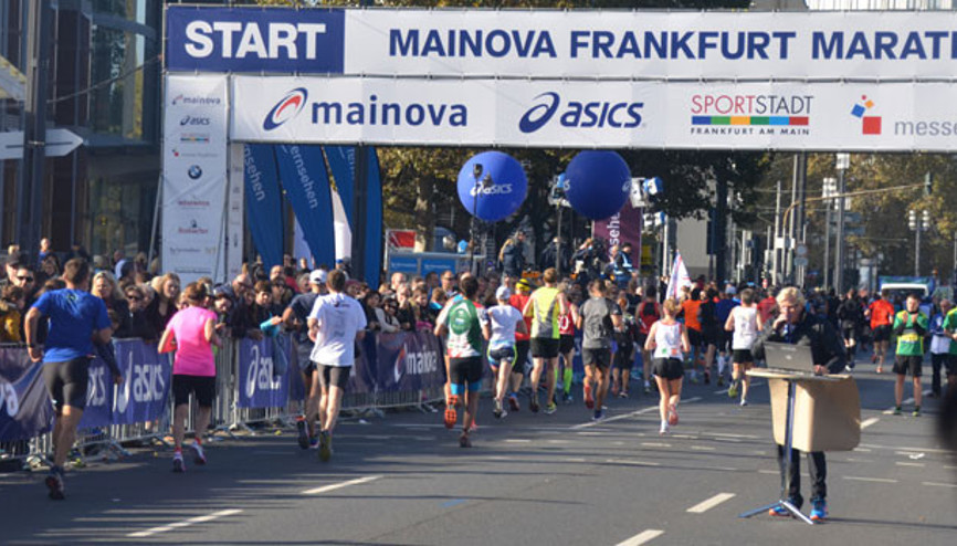 Frankfurt Maratonunda binlerce atlet koştu