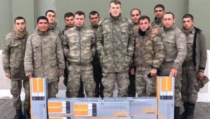 Arda Turandan asker takipçisine jest