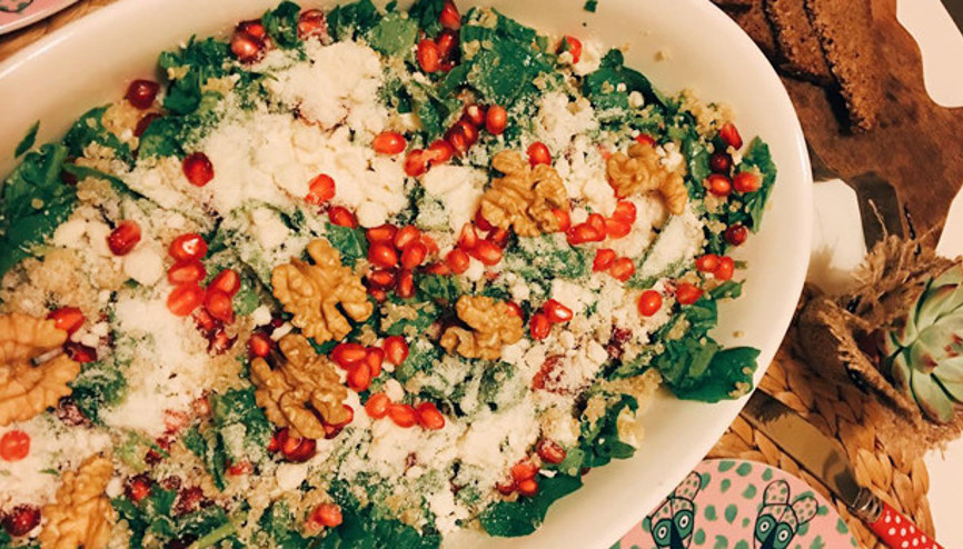 İstanbullu Kadının İç Hafifleten Rokalı Kinoa Salatası