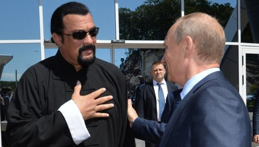 Putin ABDli aktör Steven Seagala Rus vatandaşlığı verdi