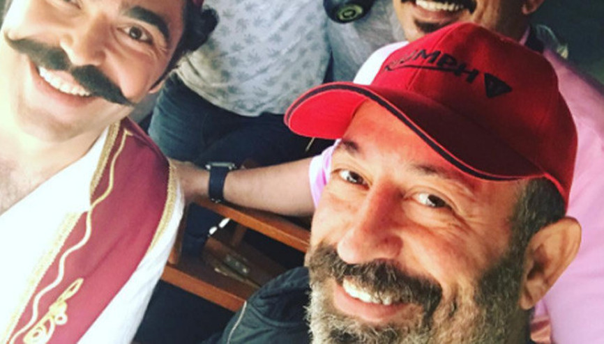 Cem Yılmaz Deli Aşk filminin setinden ilk kareyi paylaştı