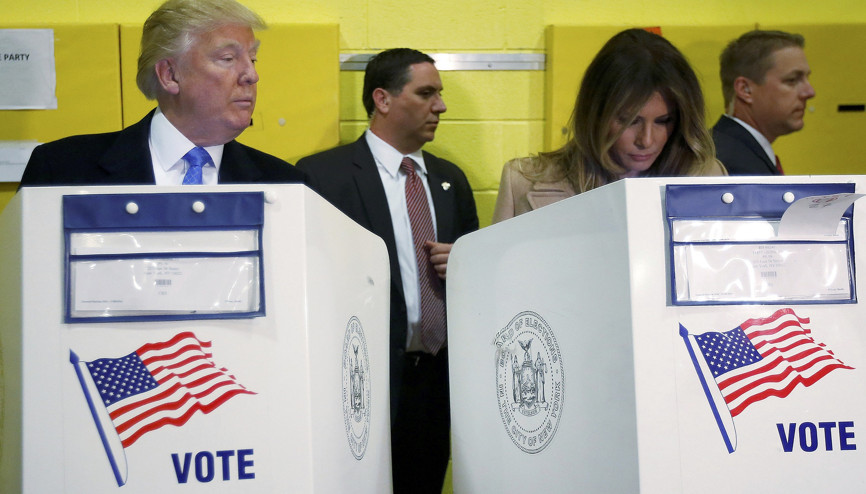 Oy kullanırken karısına bakışı sosyal medyada gündem oldu