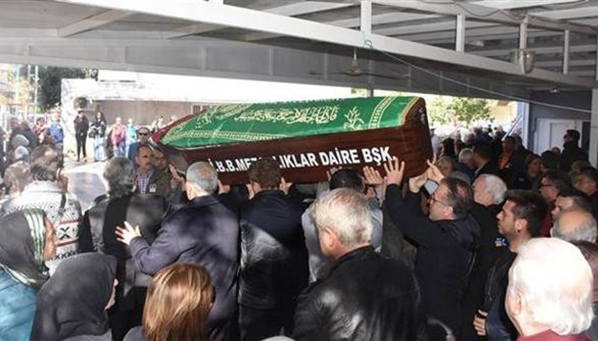Oyuncu Barış Falay’ın annesi son yolculuğuna uğurlandı