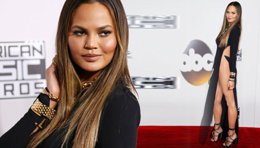 Chrissy Teigen Amerikan Müzik Ödülleri’ne damga vurdu