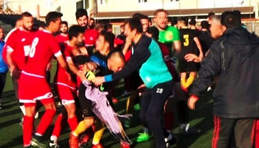 Süper Amatör Kümede olaylı maç Bir oyuncunun kolu kırıldı...