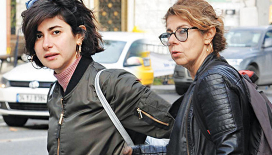 Nesrin Cevadzade annesiyle Bebekte