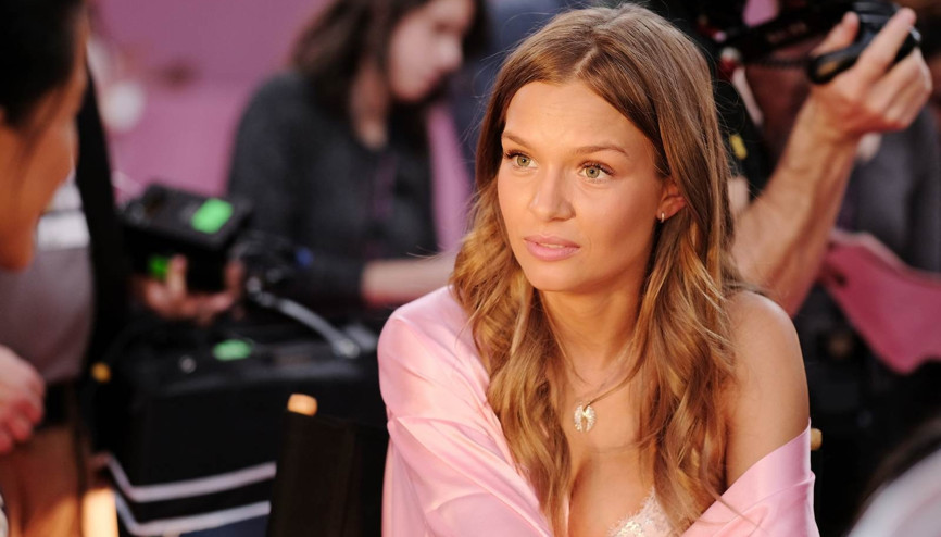 Yeni Victorias Secret meleği Josephine Skriver: Melekler birbirini kollar Yeni Victorias Secret meleği Josephine Skriver: Melekler birbirini kollar