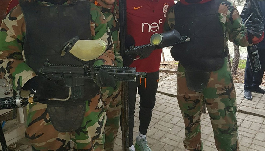 Galatasaraylı futbolcular paintball ile stres attı
