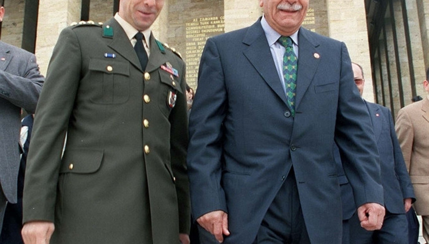 Eski Bakan ve Meclis Başkanı İsmet Sezgin hayatını kaybetti