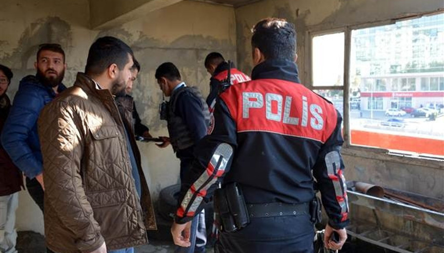 Polisten dizi setine uzun namlulu silah baskını