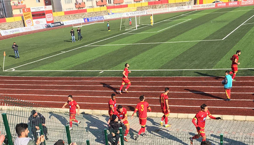 Golü atınca polislere koştular