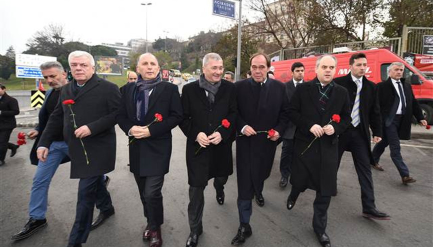 Bakan Kılıç ve Başkanlar Şehitler Tepesine yürüdü