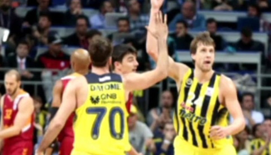 Fenerbahçe Galatasaray’ı farklı yendi