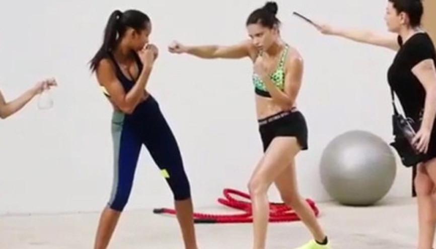 Adriana Lima, Mannequin Challenge akımına katıldı