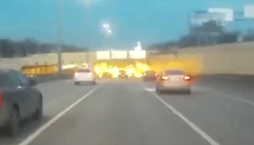 Yarışan otomobillerin sonu kötü bitti