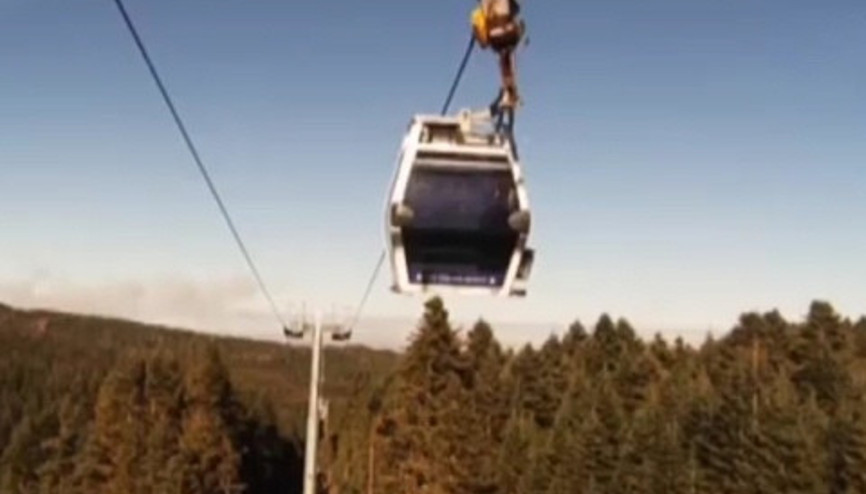 Teleferikte mahsur kalan turist böyle kurtarıldı